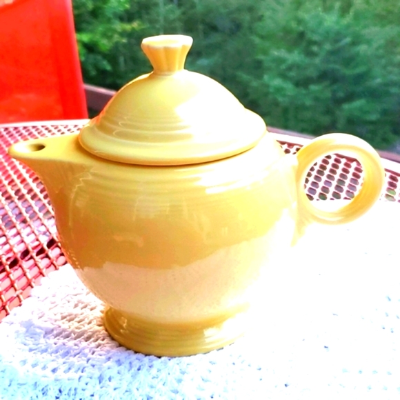 💛Pale Yellow Fiestaware Art Deco Style Large Tea pot💛 - Picture 2 of 9